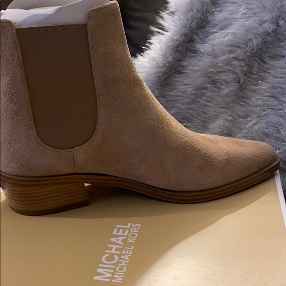 Brand new tan Michael Kors booties - Picture 3 of 6